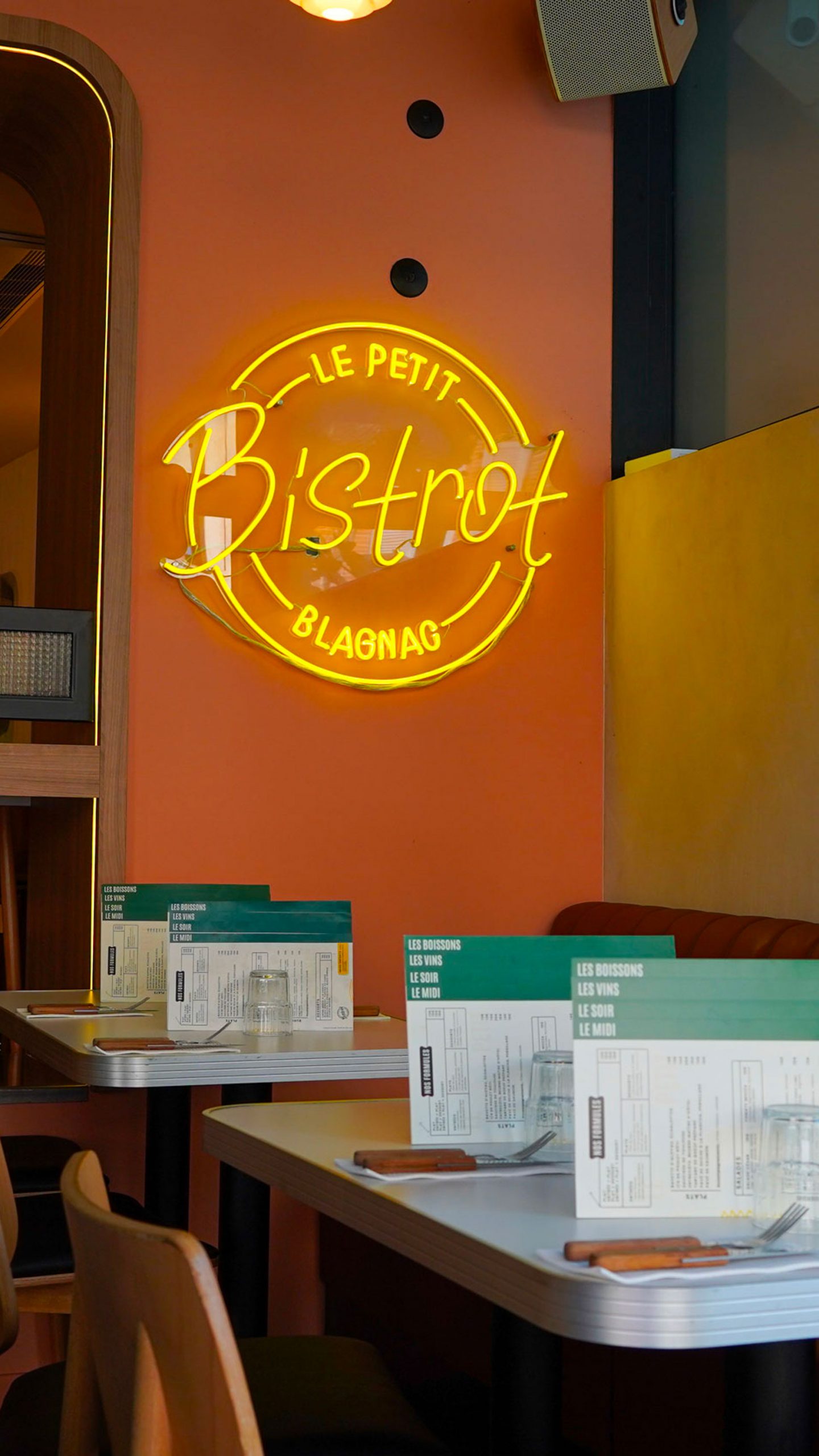 Salle de restaurant pour manger le midi à Blagnac